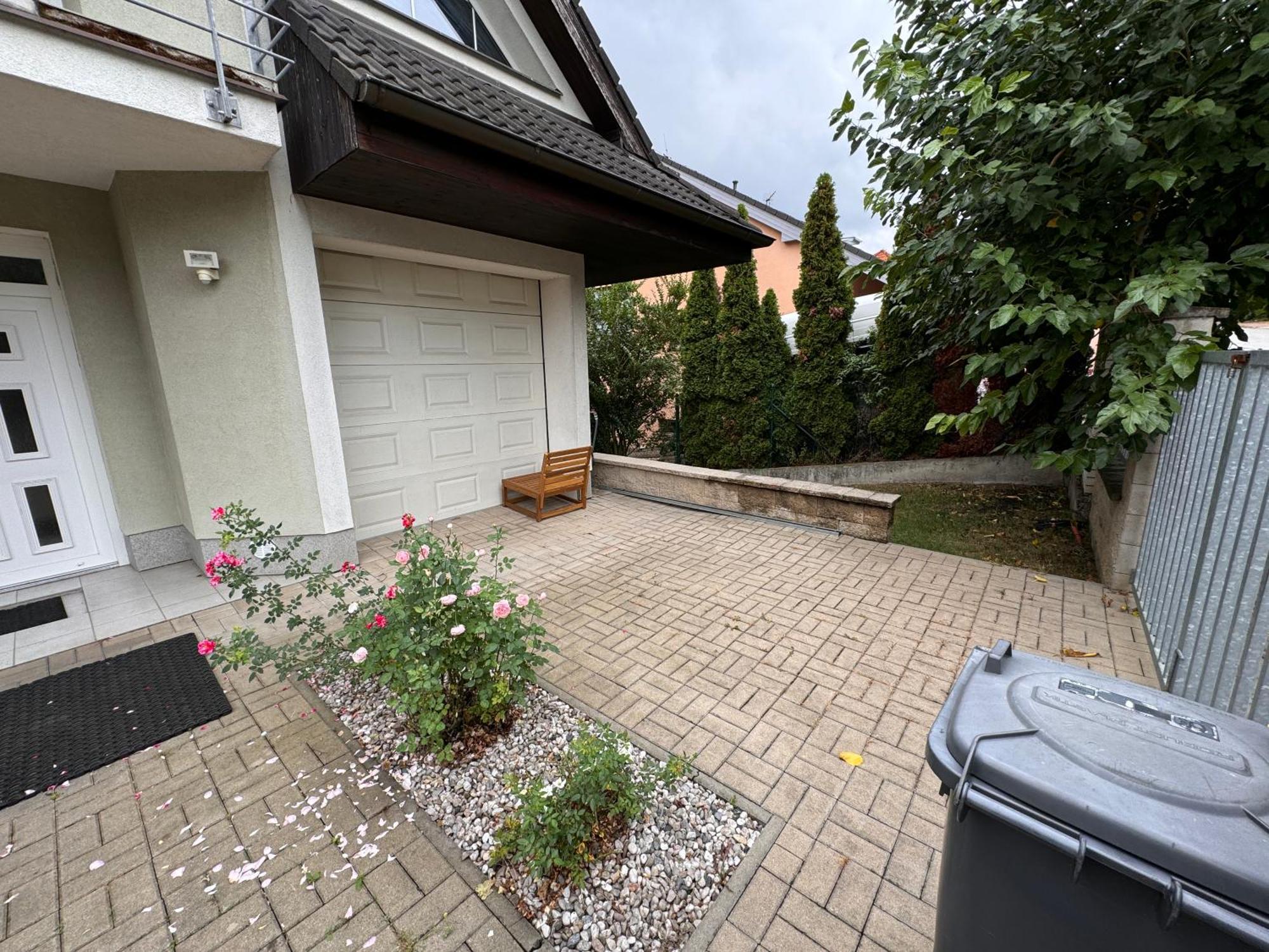 Appartamento Diamondvilla, 4 Bedroom Apartment, Garden & Praga