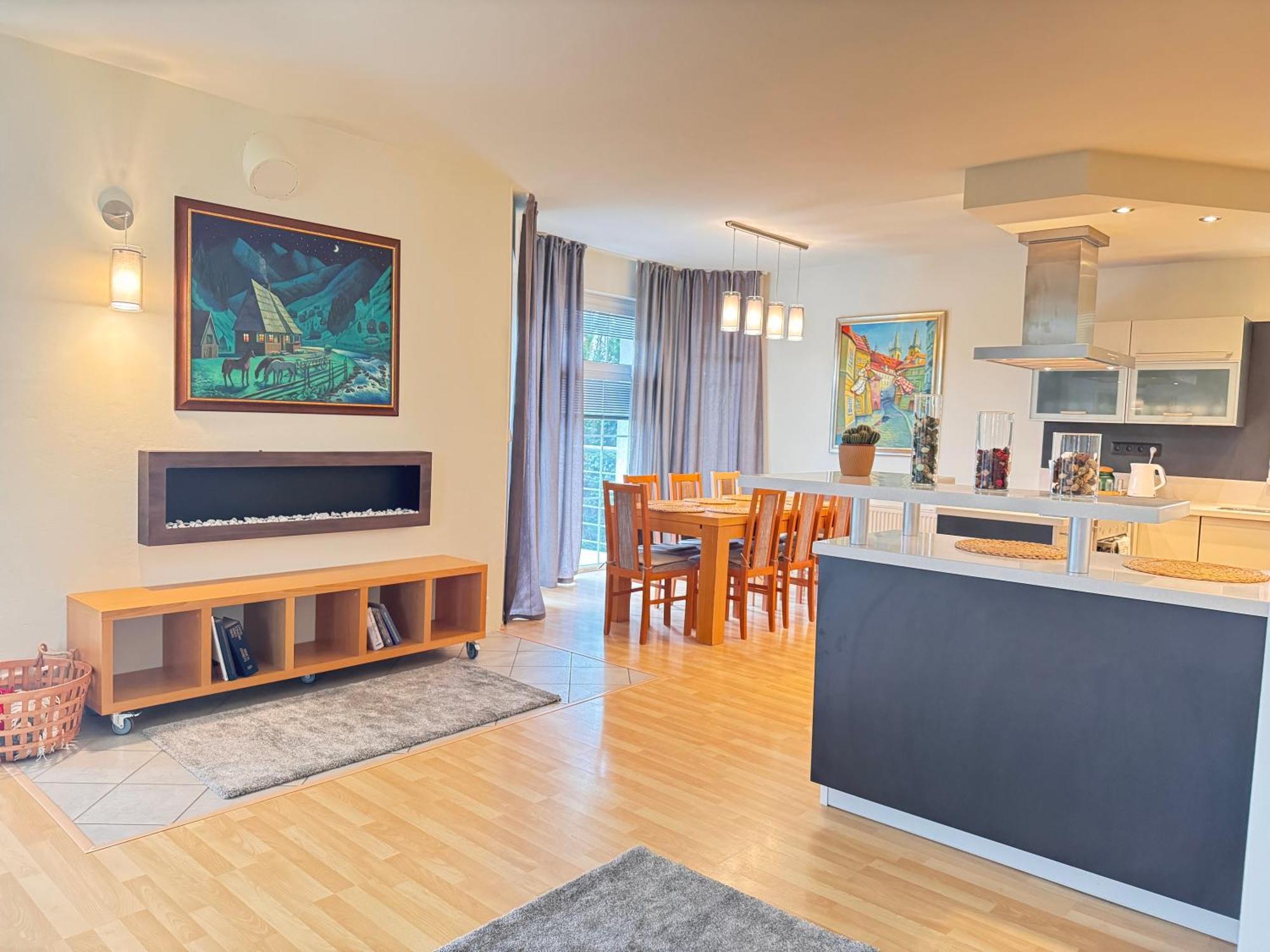 Diamondvilla, 4 Bedroom Apartment, Garden & *