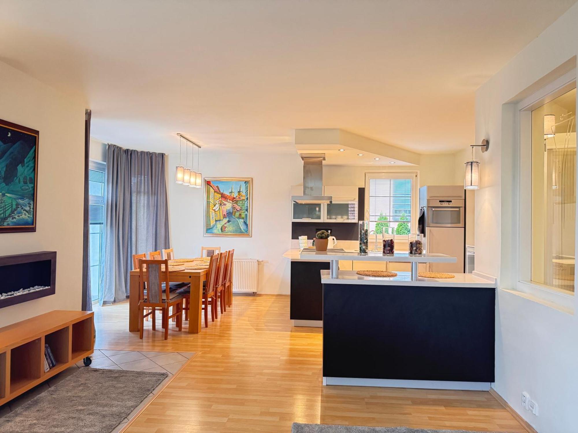 Appartamento Diamondvilla, 4 Bedroom Apartment, Garden & Praga
