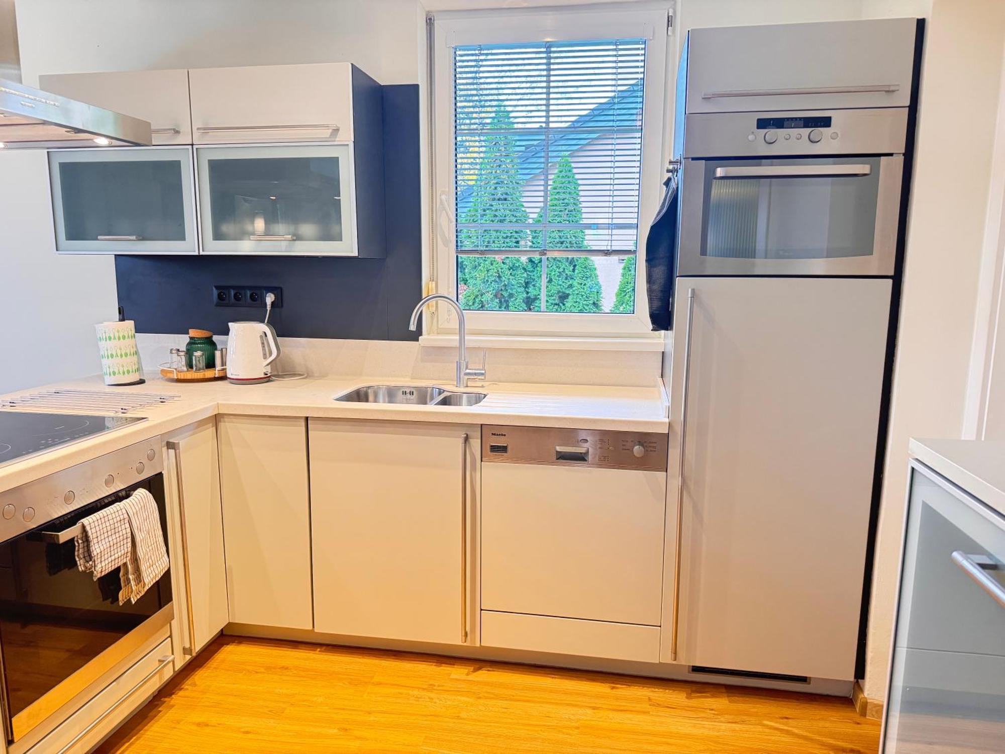 Diamondvilla, 4 Bedroom Apartment, Garden &
