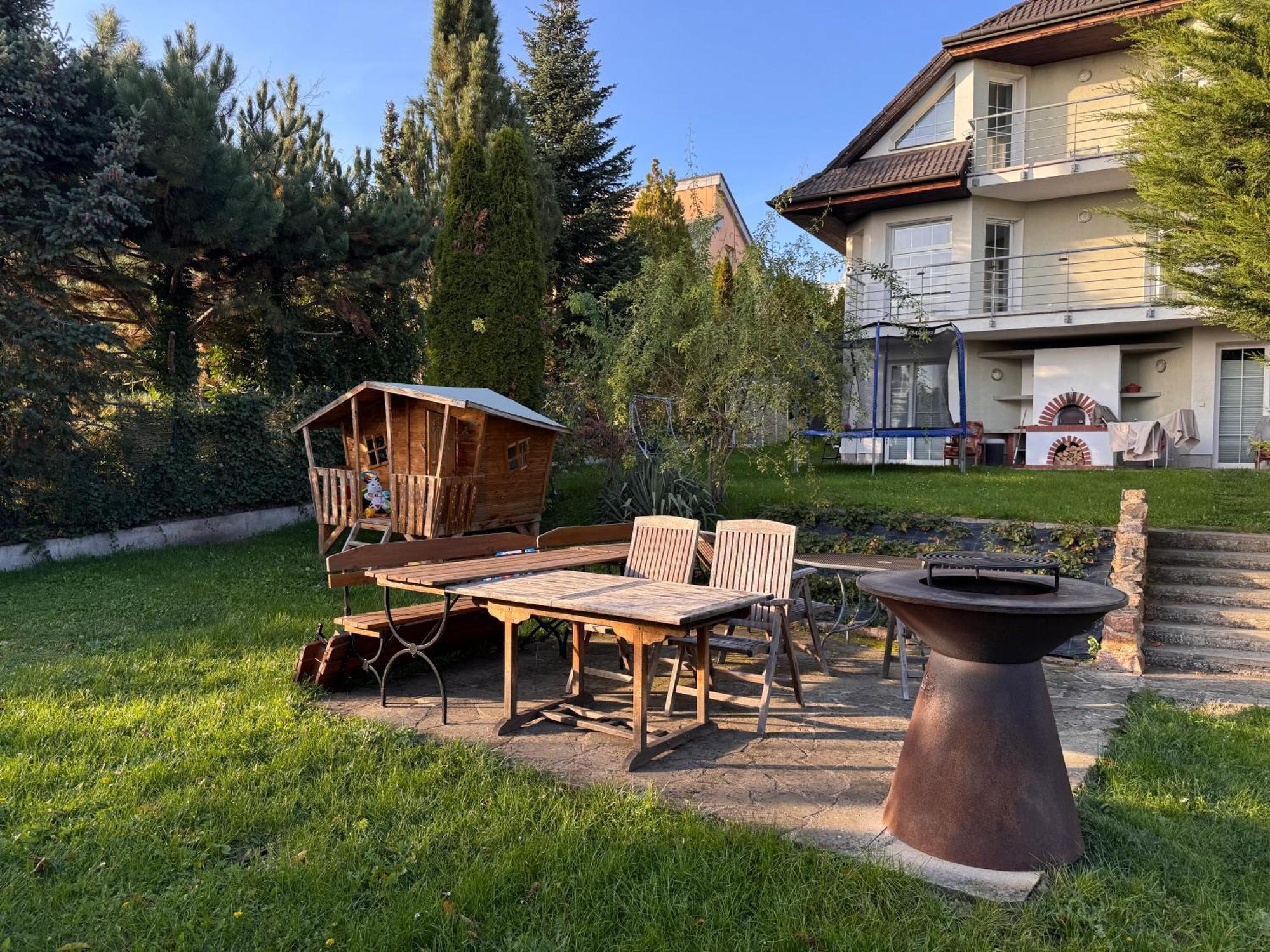 Appartamento Diamondvilla, 4 Bedroom Apartment, Garden & Praga