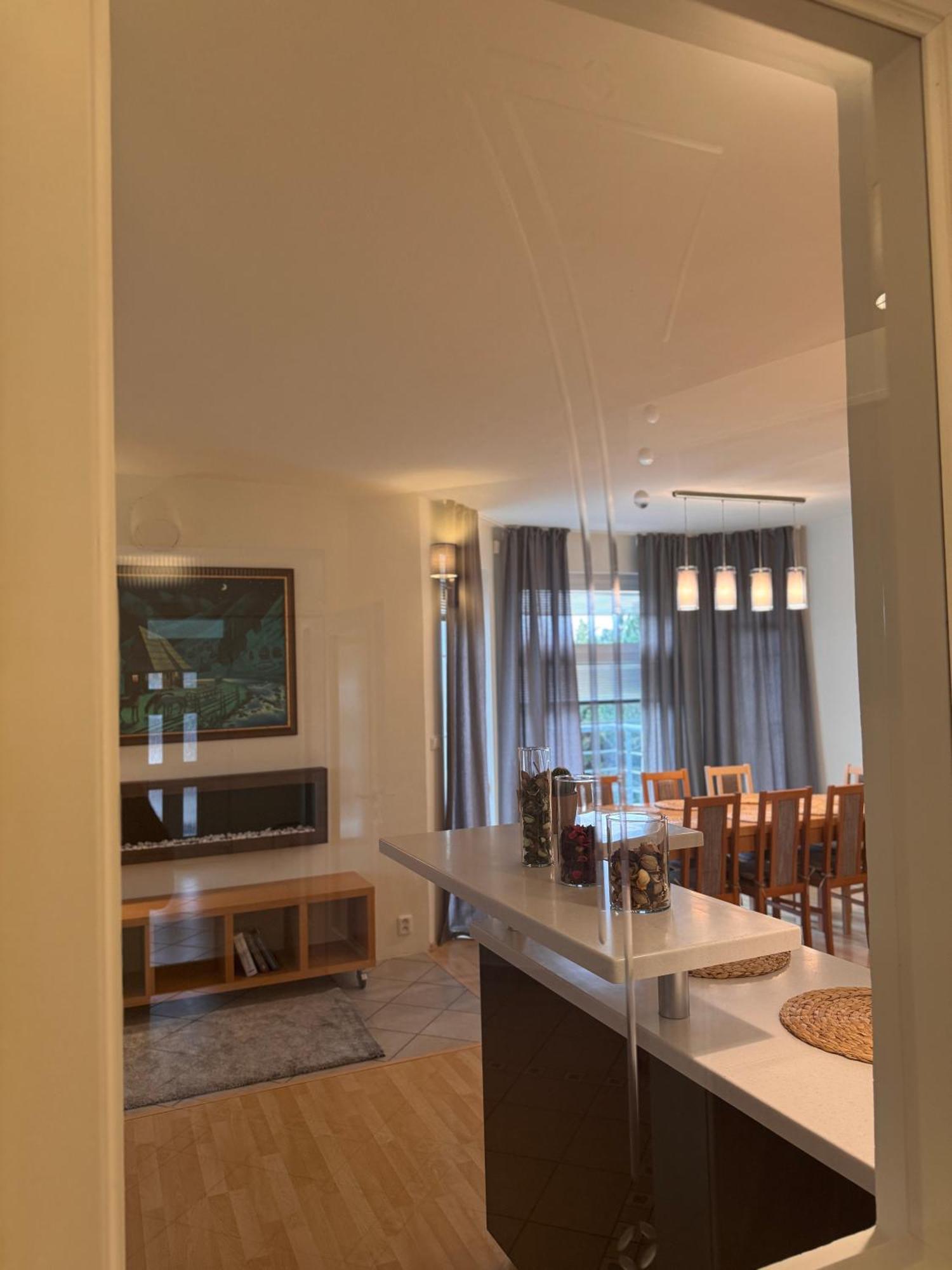 Apartment Diamondvilla, 4 Bedroom Apartment, Garden & *